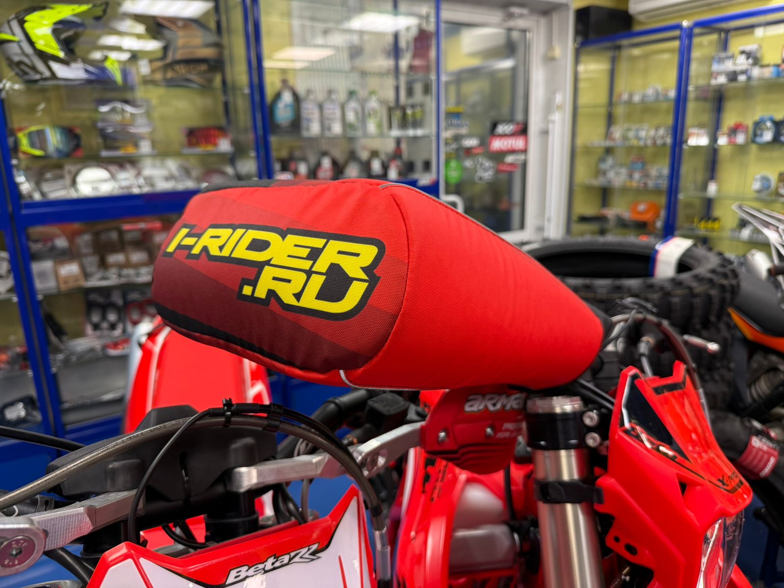 Рукавицы на руль i-rider.ru красные для установки без защиты рук