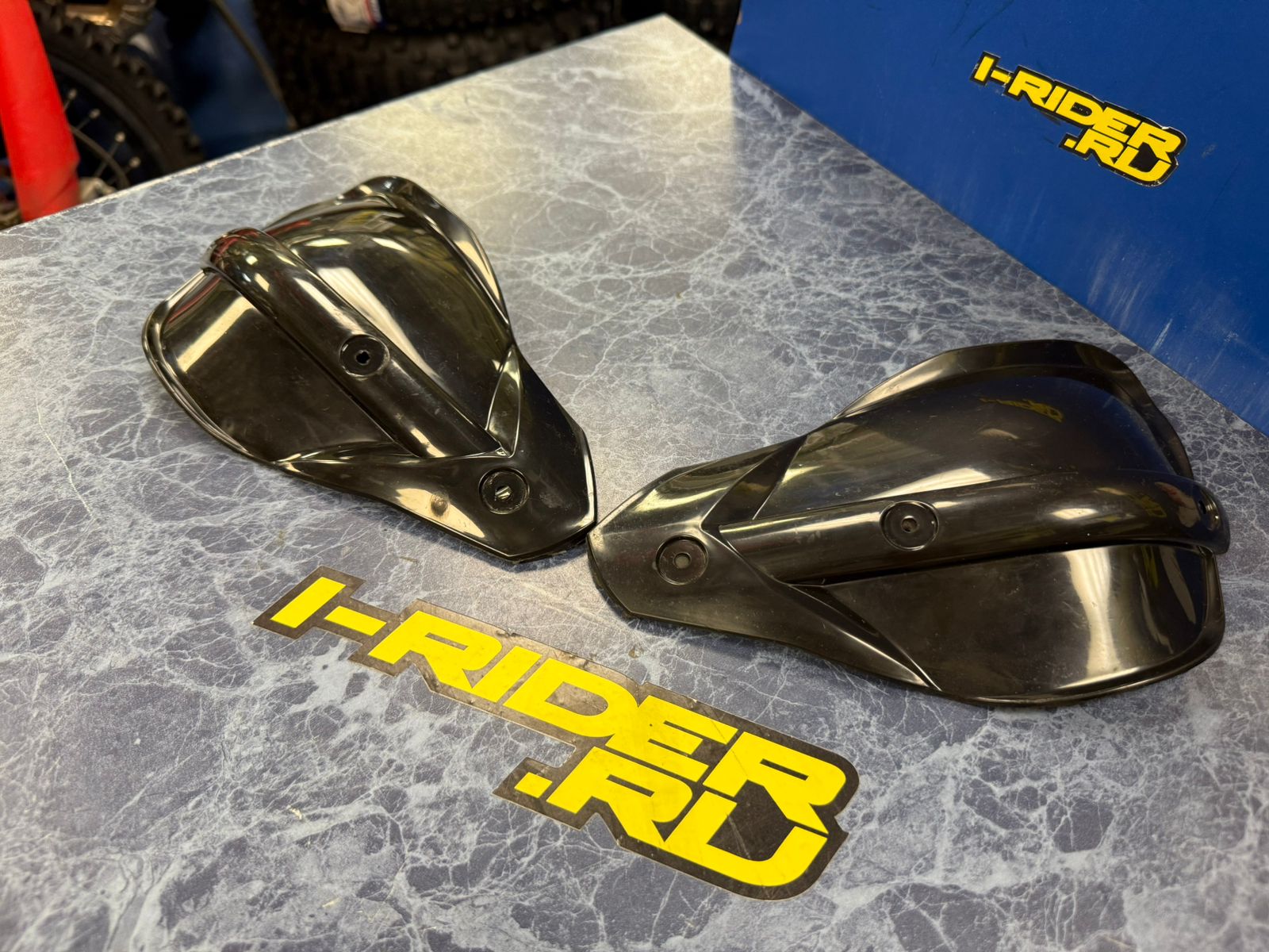 Щитки защиты рук Arma HGS01BK черные 2шт эластичные