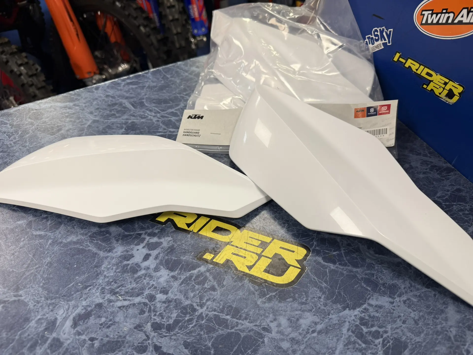 A49002082044AB