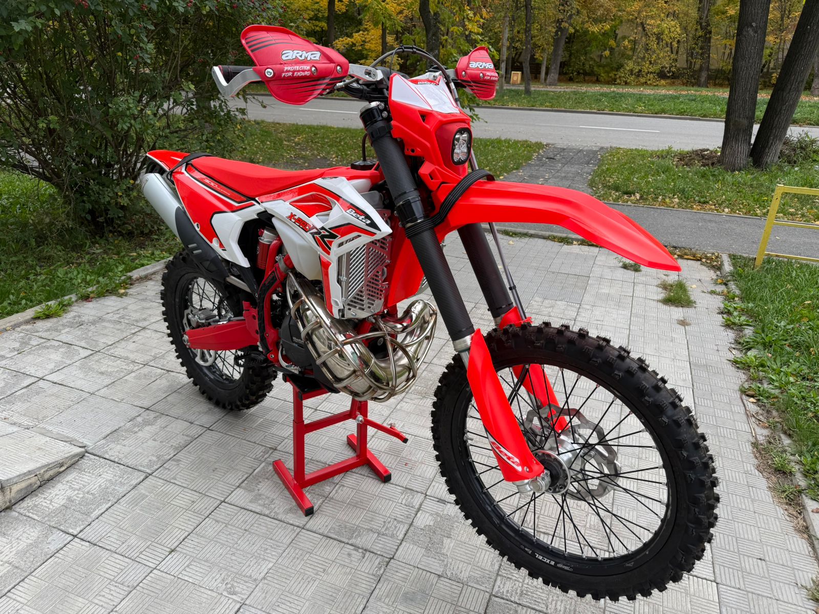 Мотоцикл Beta RR 2T X-Pro 300 2025 модельный год с защитами 4